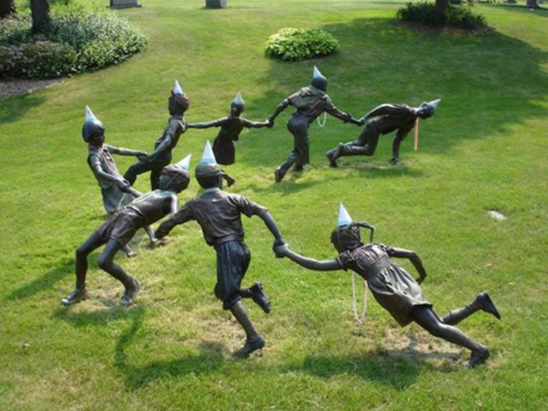 outdoor bronze sculptures..