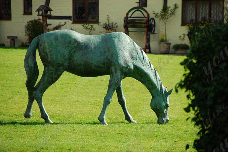 bronze horse statue