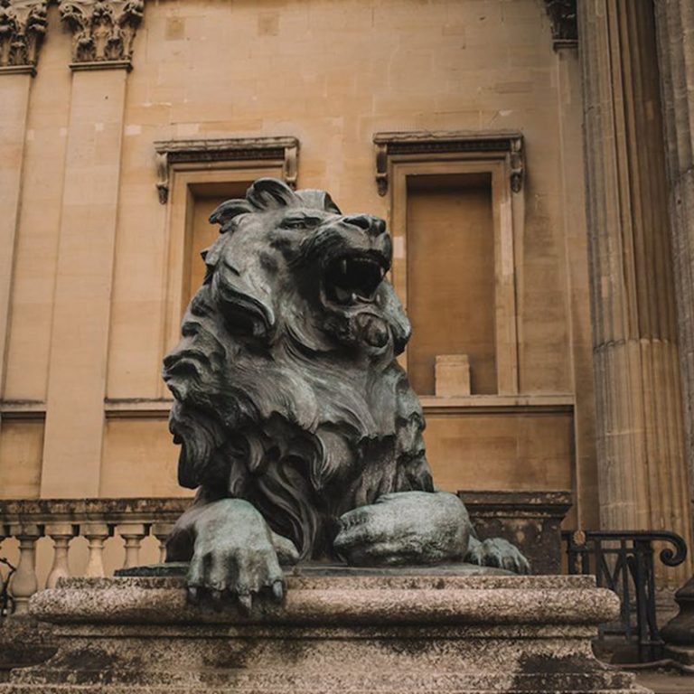 bronze lion sculpture-YouFine Sculpture