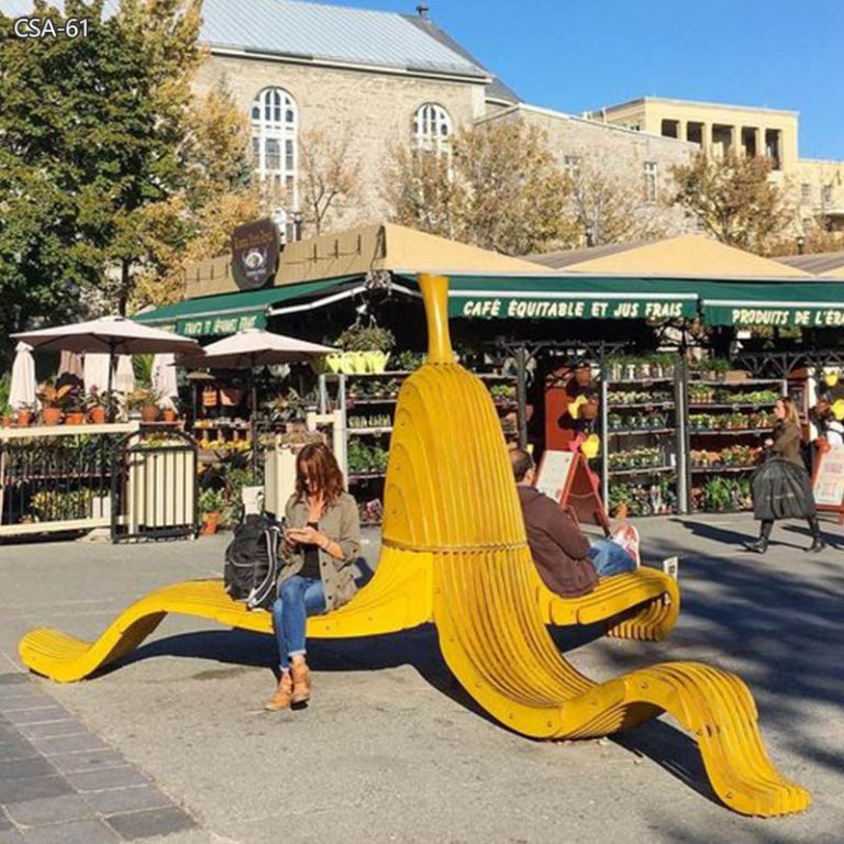 banana sculpture (3)