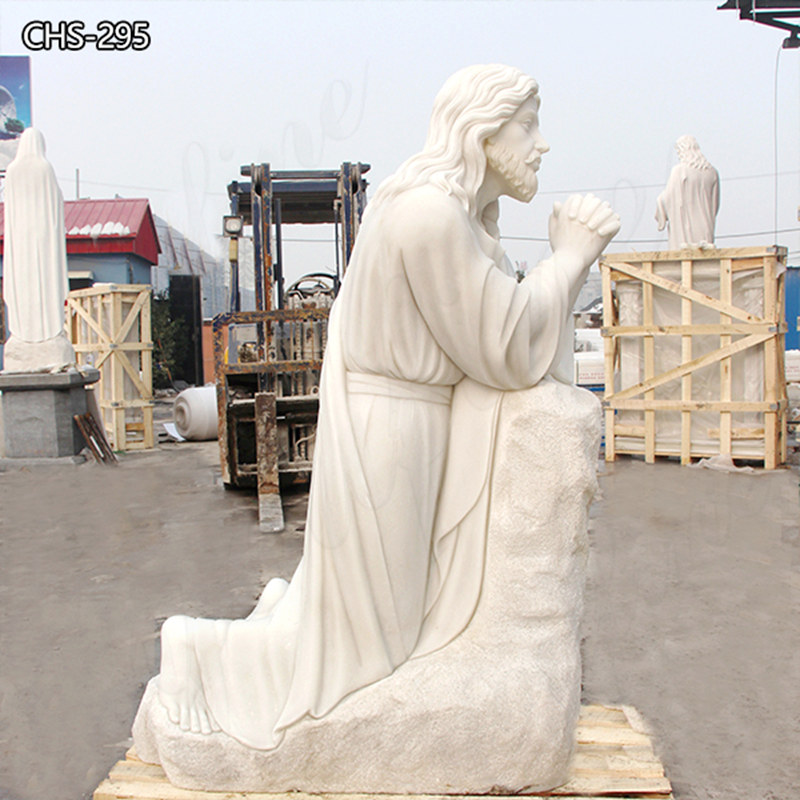 praying Jesus statue